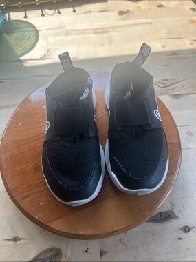 Nike Kids Black and White Slip-On Sneakers with Elastic Strap